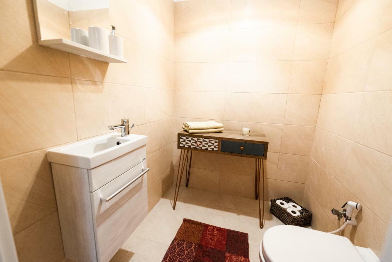 Private 5 Star 3 Room Flat And In-Door Pkg Nitra Eksteriør billede