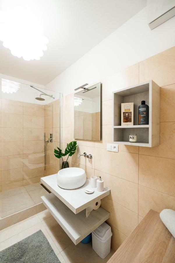 Private 5 Star 3 Room Flat And In-Door Pkg Nitra Eksteriør billede