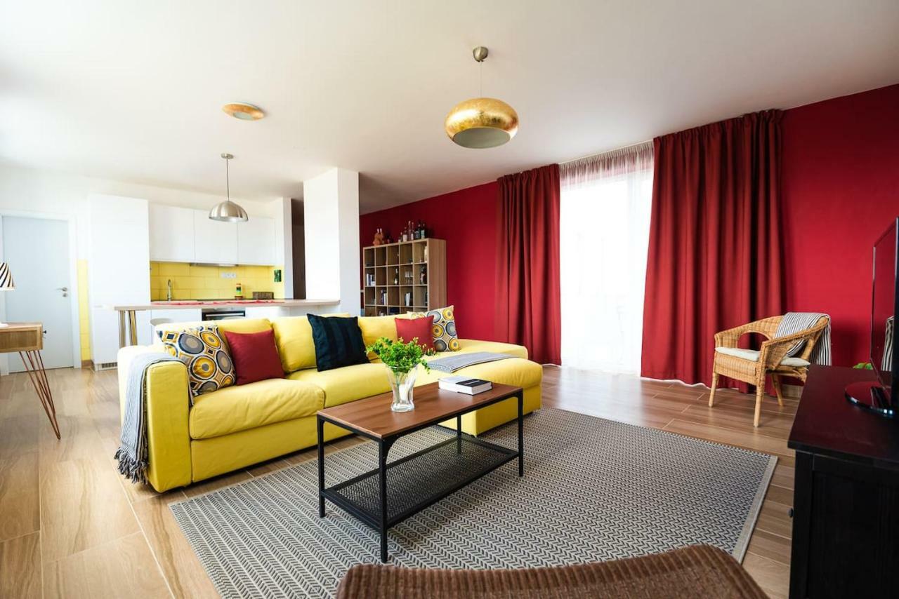 Private 5 Star 3 Room Flat And In-Door Pkg Nitra Eksteriør billede