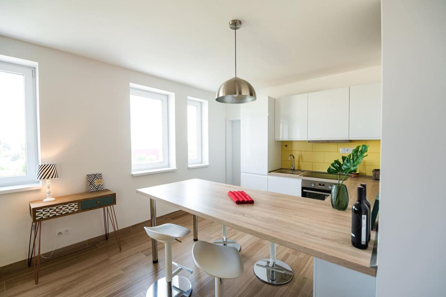 Private 5 Star 3 Room Flat And In-Door Pkg Nitra Eksteriør billede