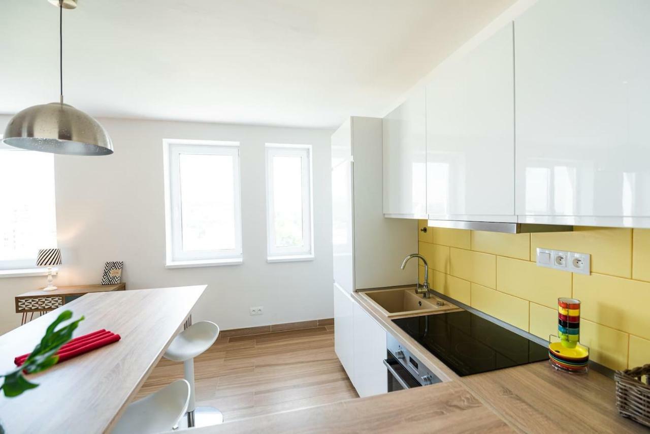 Private 5 Star 3 Room Flat And In-Door Pkg Nitra Eksteriør billede