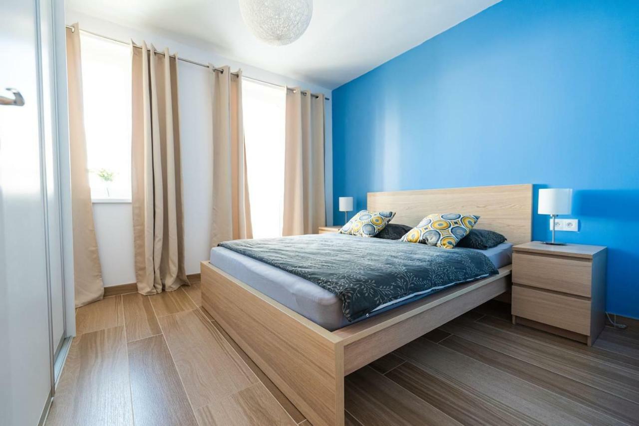 Private 5 Star 3 Room Flat And In-Door Pkg Nitra Eksteriør billede